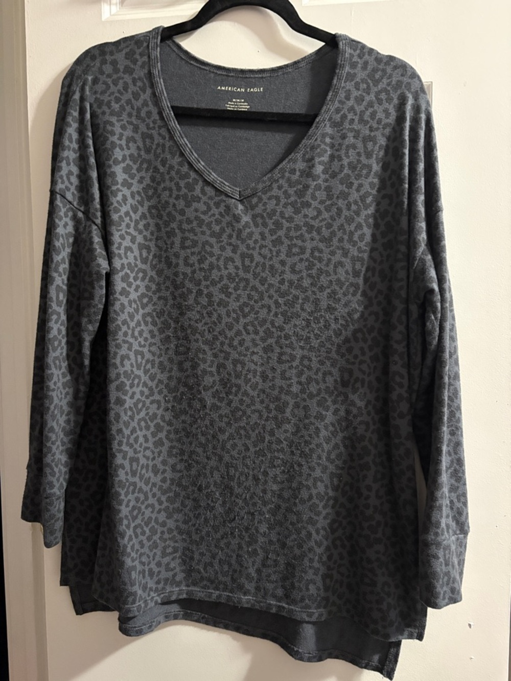 American Eagle Outfitters Gray Leopard V-Neck Long Sleeve Top